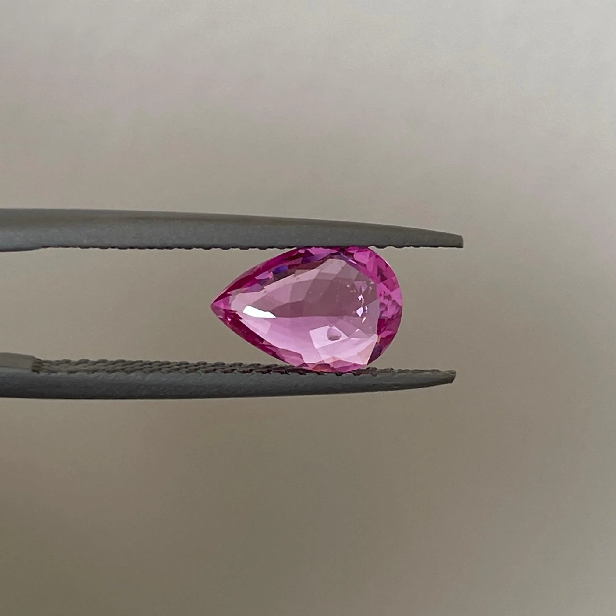 1.59 crt natural Pink Sapphire, Natural Neon Pink Sapphire