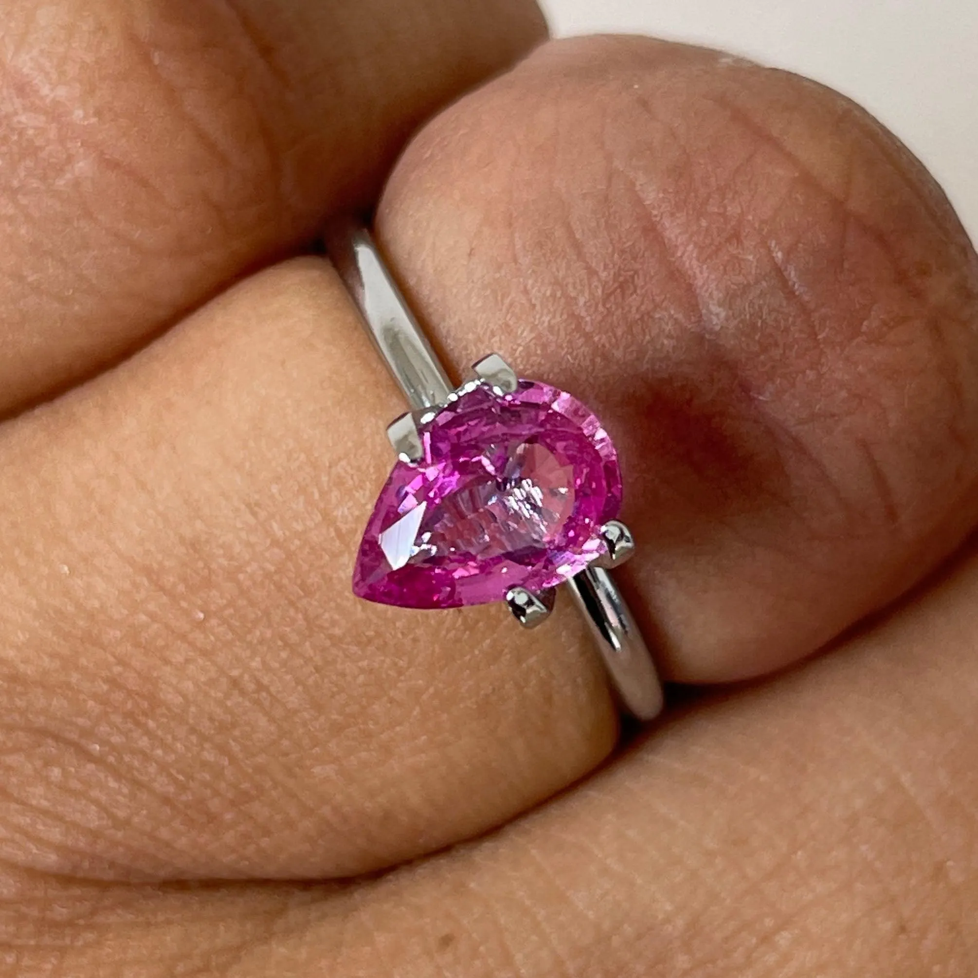 1.59 crt natural Pink Sapphire, Natural Neon Pink Sapphire