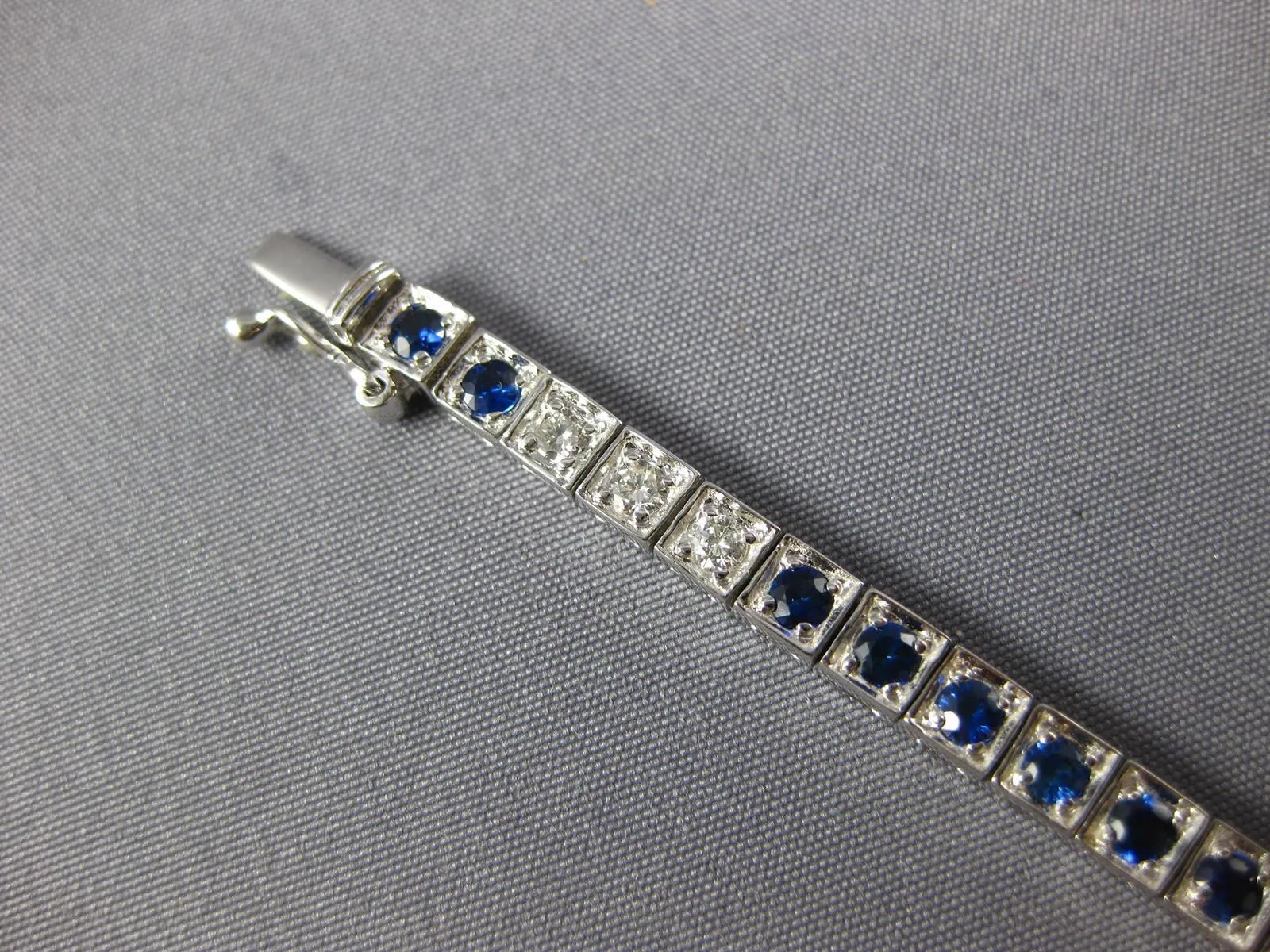 3.04CT DIAMOND & AAA SAPPHIRE 18KT WHITE GOLD 3D SQUARE FILIGREE TENNIS BRACELET