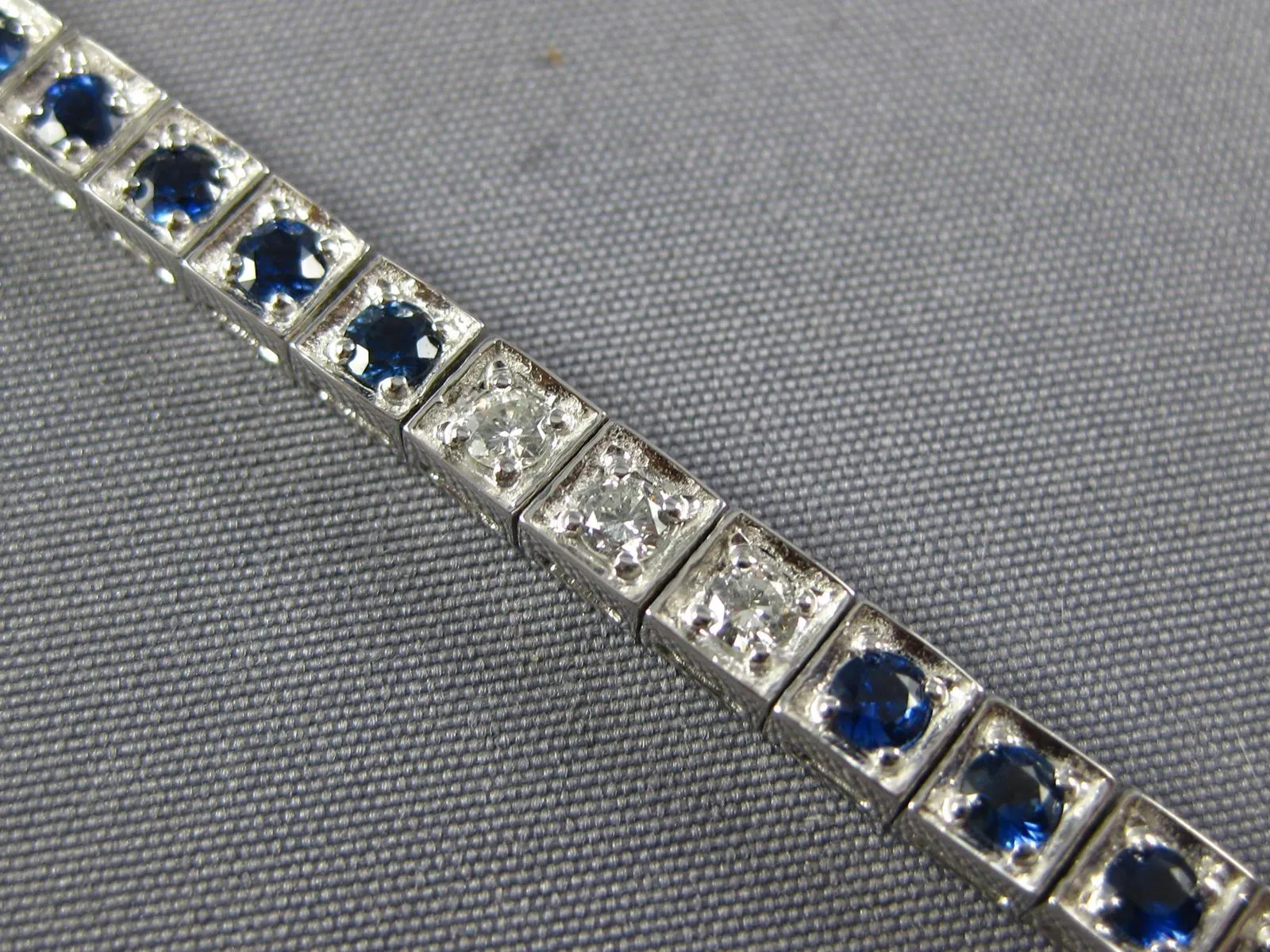 3.04CT DIAMOND & AAA SAPPHIRE 18KT WHITE GOLD 3D SQUARE FILIGREE TENNIS BRACELET