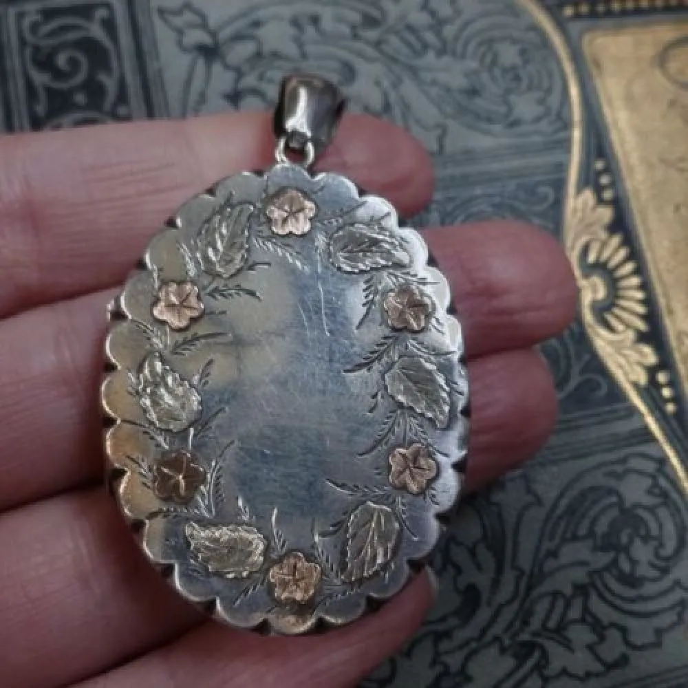 Antique Large Victorian Silver Gold Leaf Locket – Original Tin Photographs And Lovely Detail