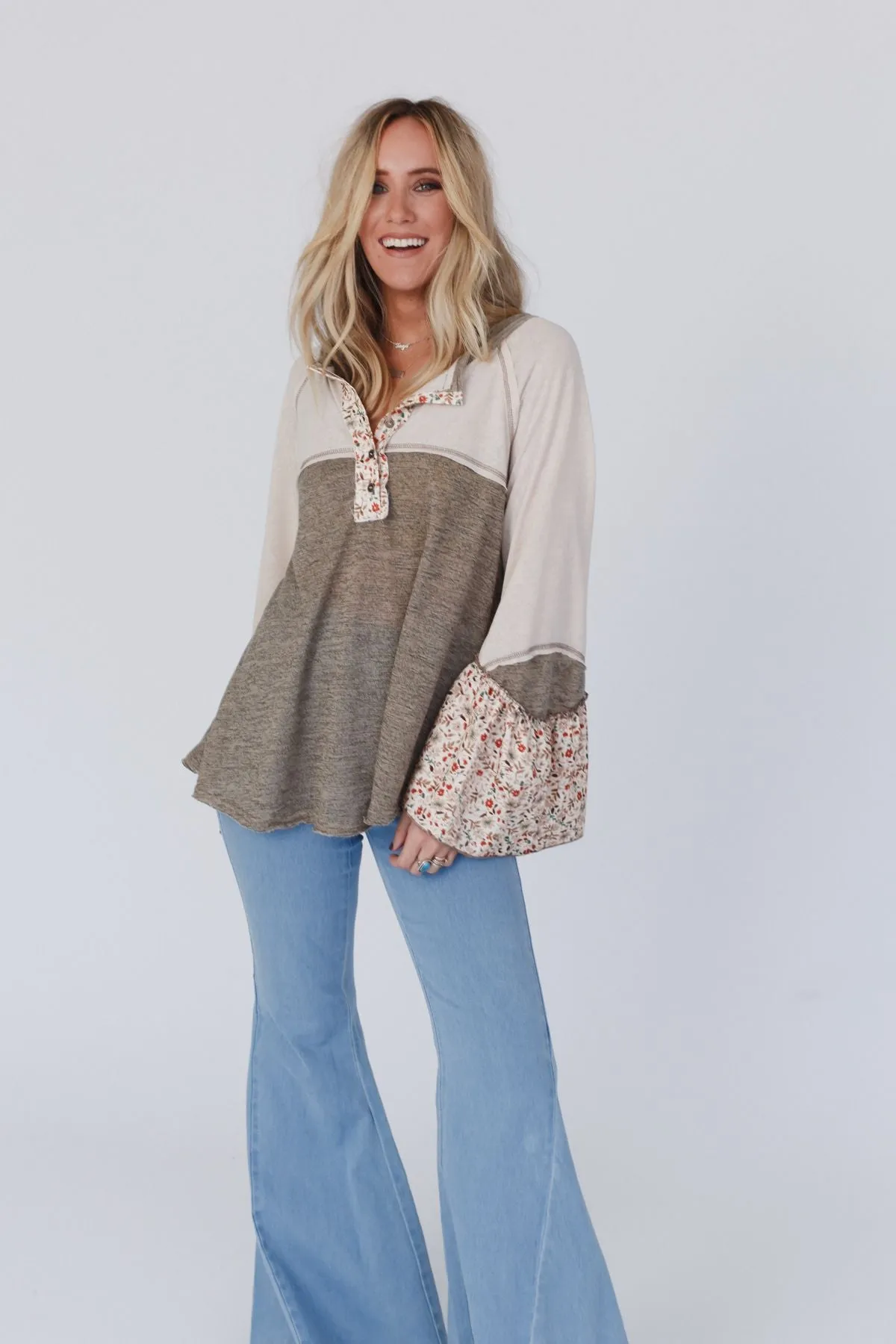 Blooms Of Love Contrast Top - Taupe