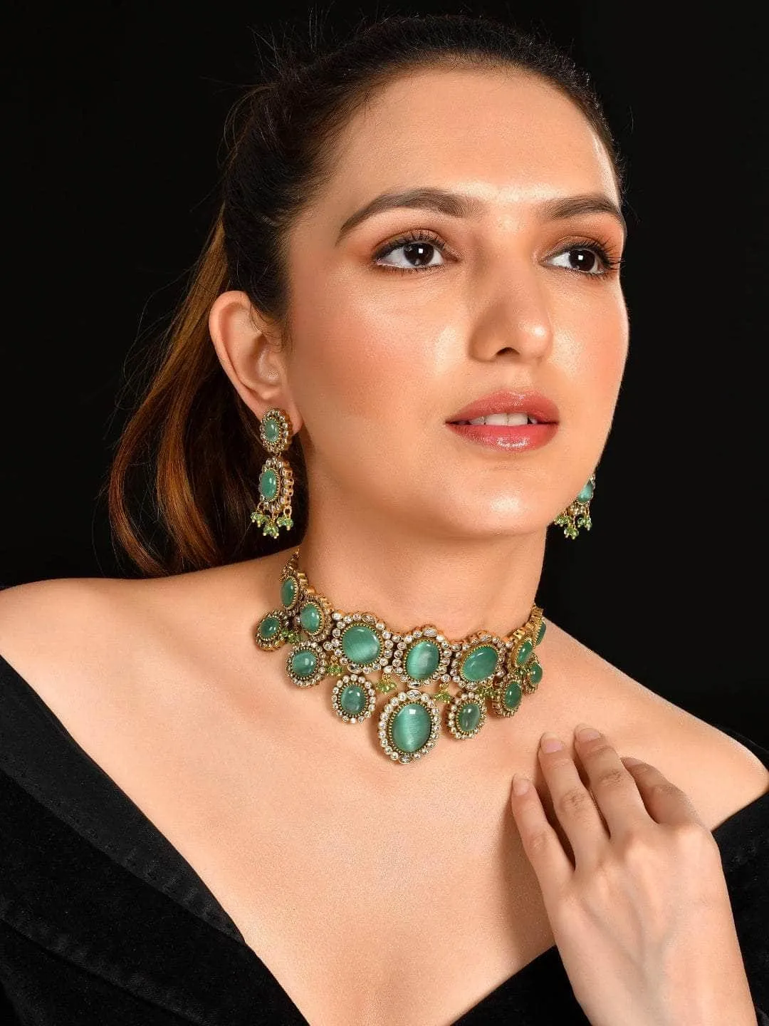 Emerald Green Kundan Pearl Necklace Set