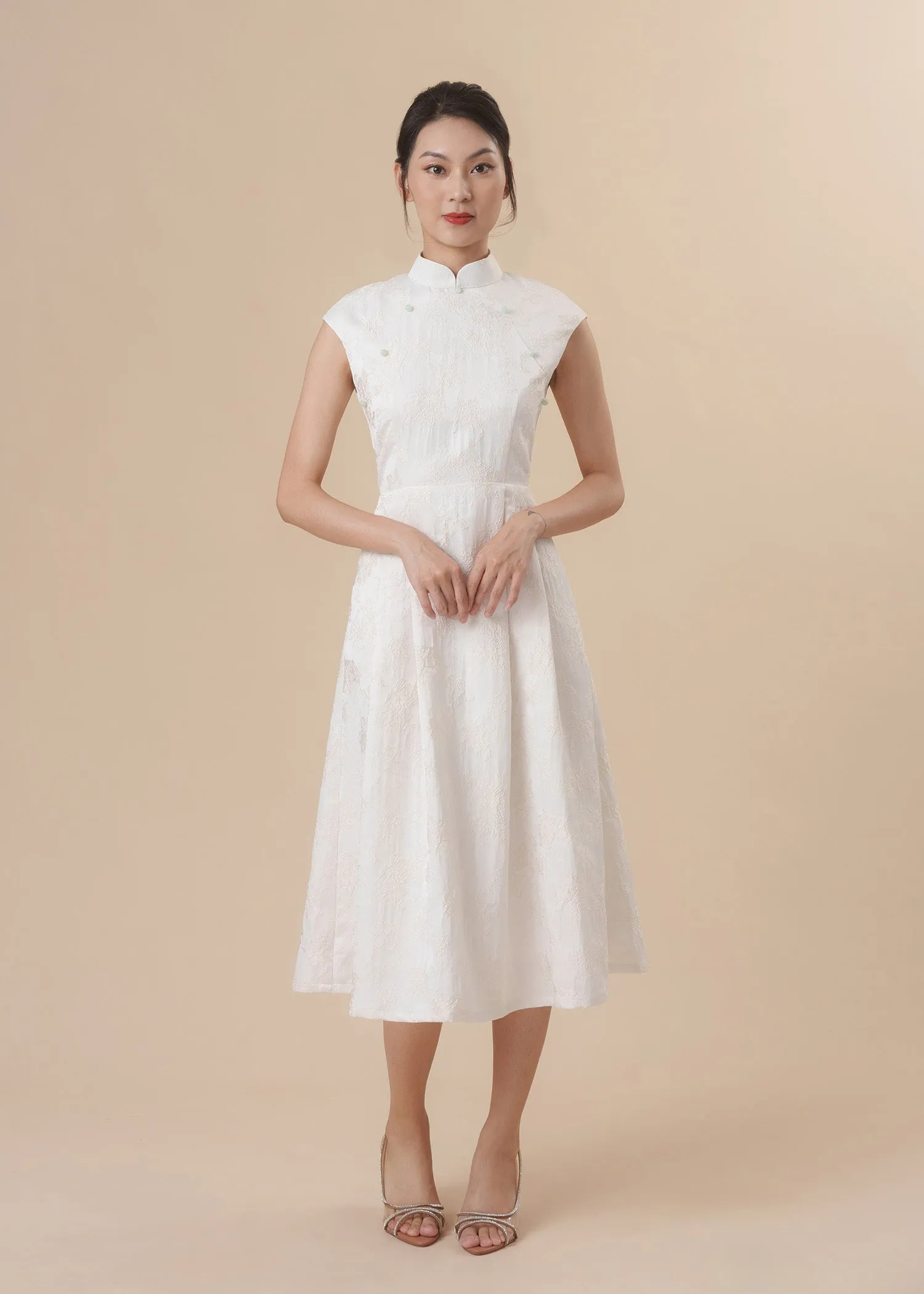 Extended Sleeves Open Back Jacquard A-line Qipao (White)