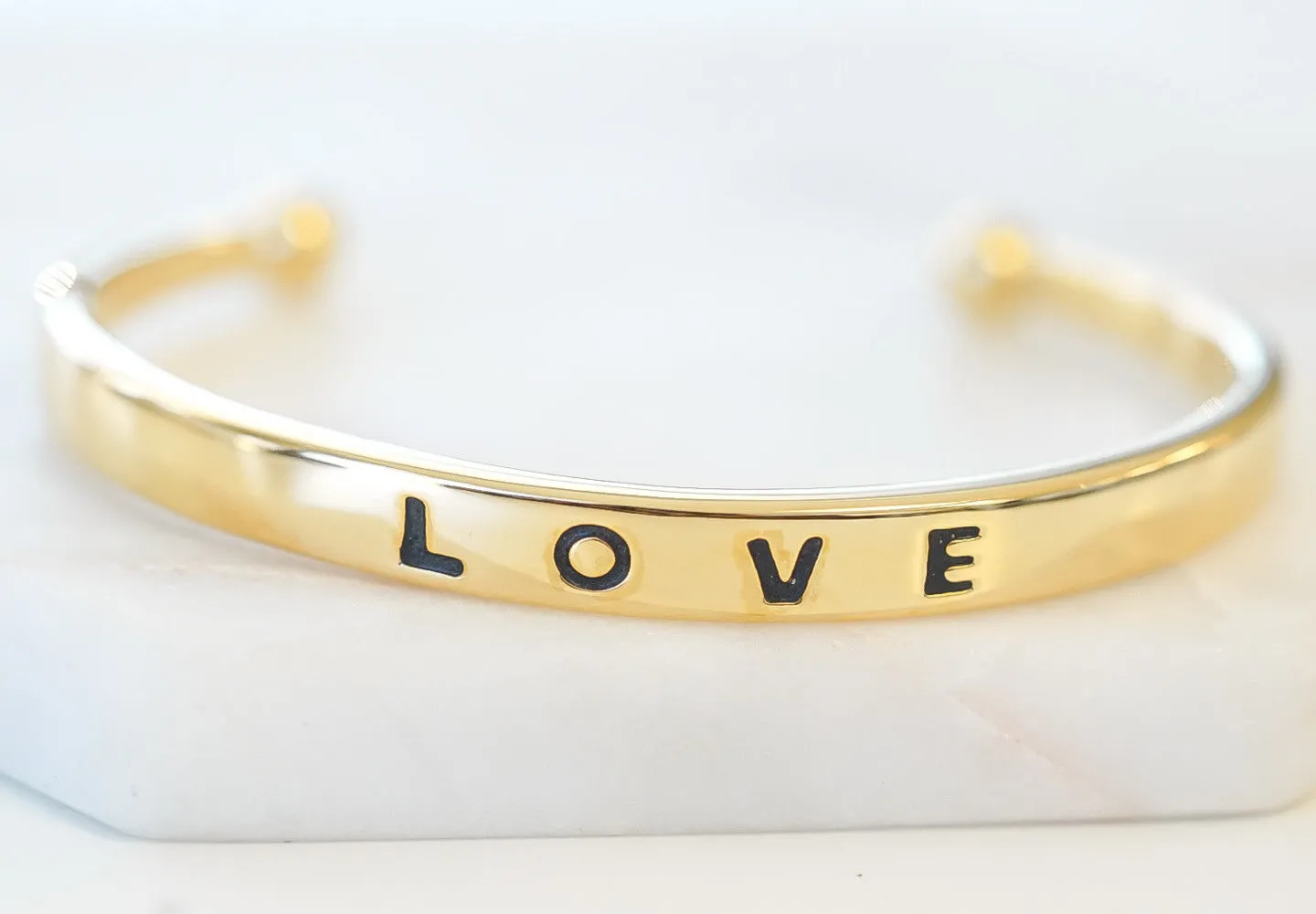 Kinsley Armelle LOVE COLLECTION - GOLD BRACELET