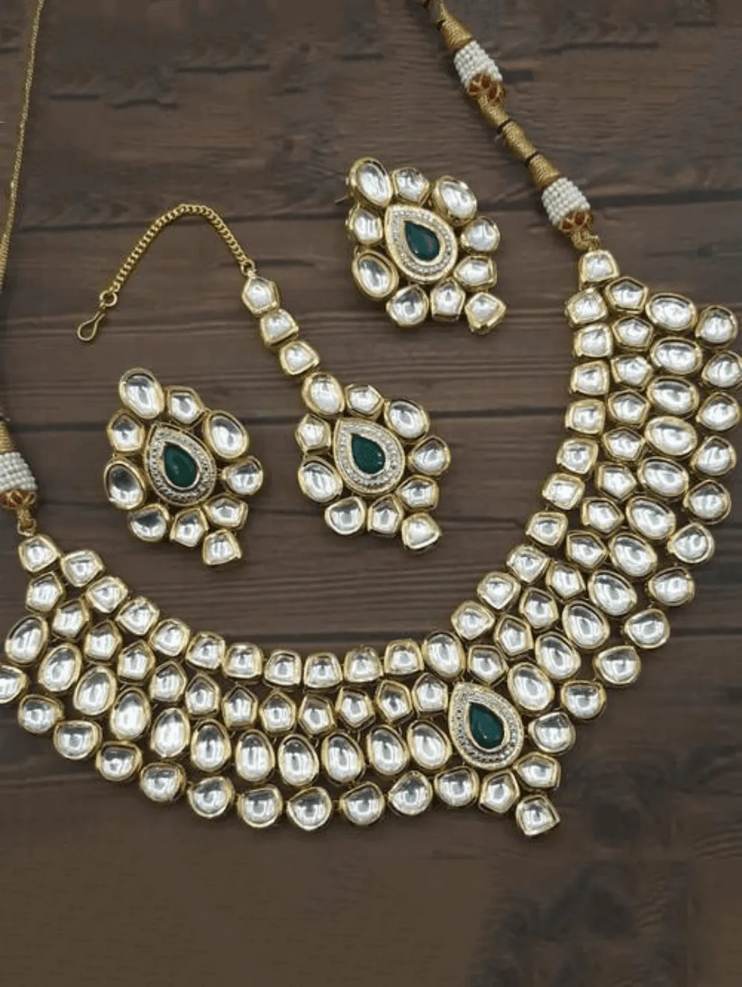 Kundan Fitted Set With Teeka