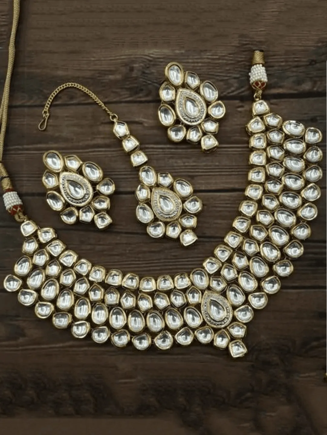 Kundan Fitted Set With Teeka