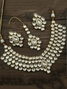 Kundan Fitted Set With Teeka