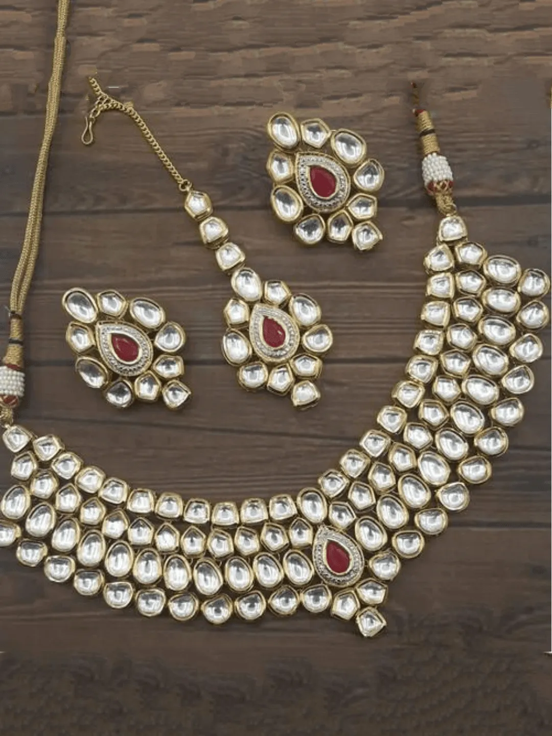 Kundan Fitted Set With Teeka