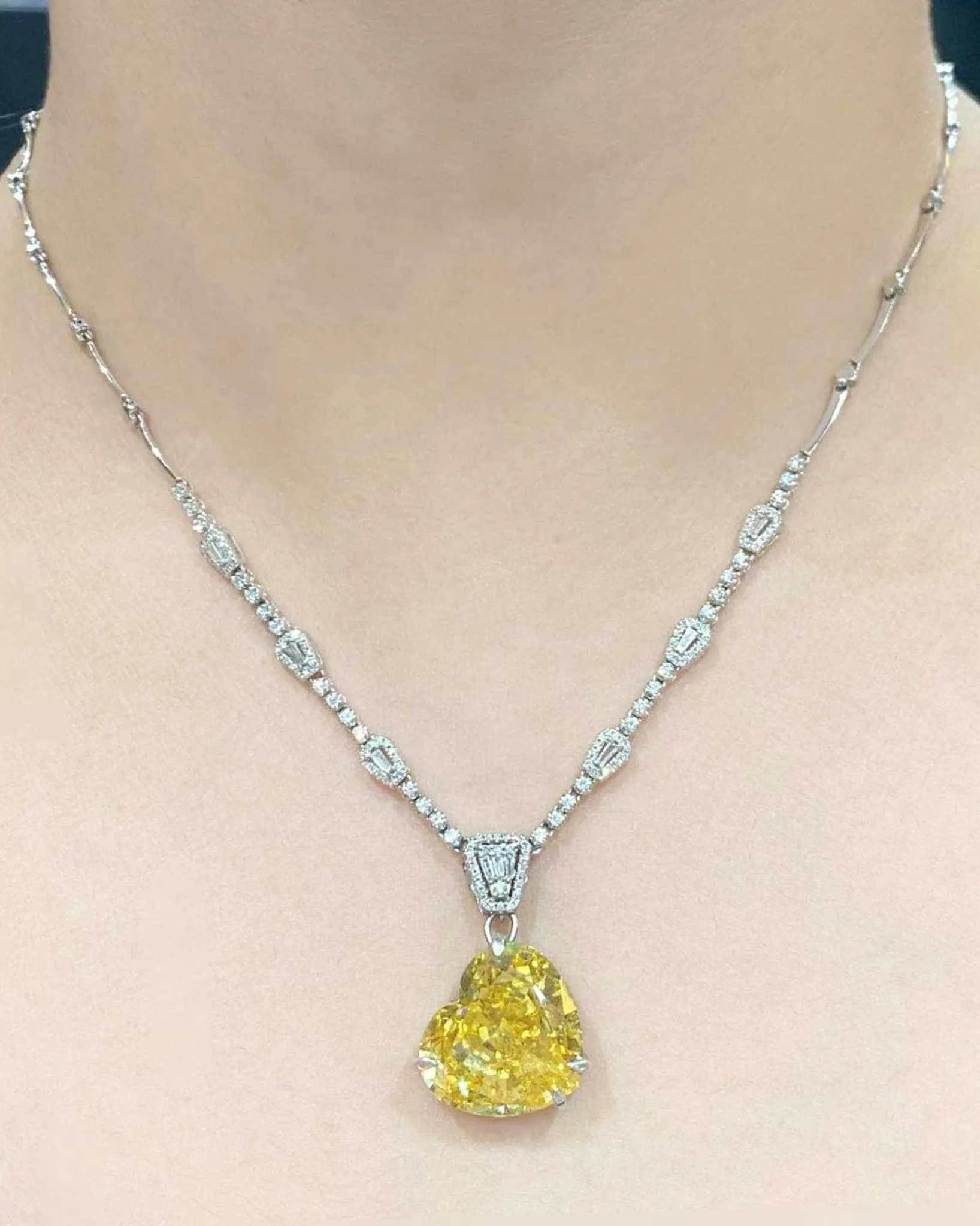 LVNA Signatures 32ct Heart Brilliant Natural Citrine Gemstone Center Piece with 2.2cttw Diamond Necklace 14kt