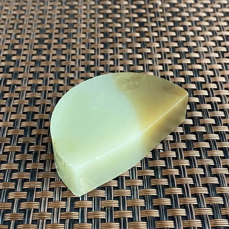 Natural Hetian Jade Rough Nephrite Raw (57g,5.2X3.2X1.4cm)