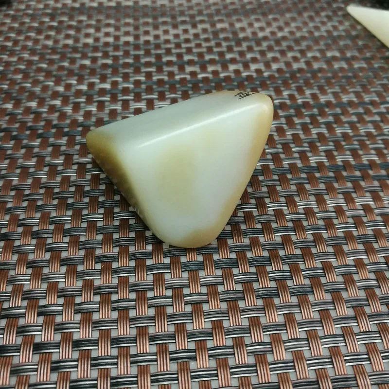 Natural Hetian Jade Rough Nephrite Raw (63g,3.8X3X3.5cm)