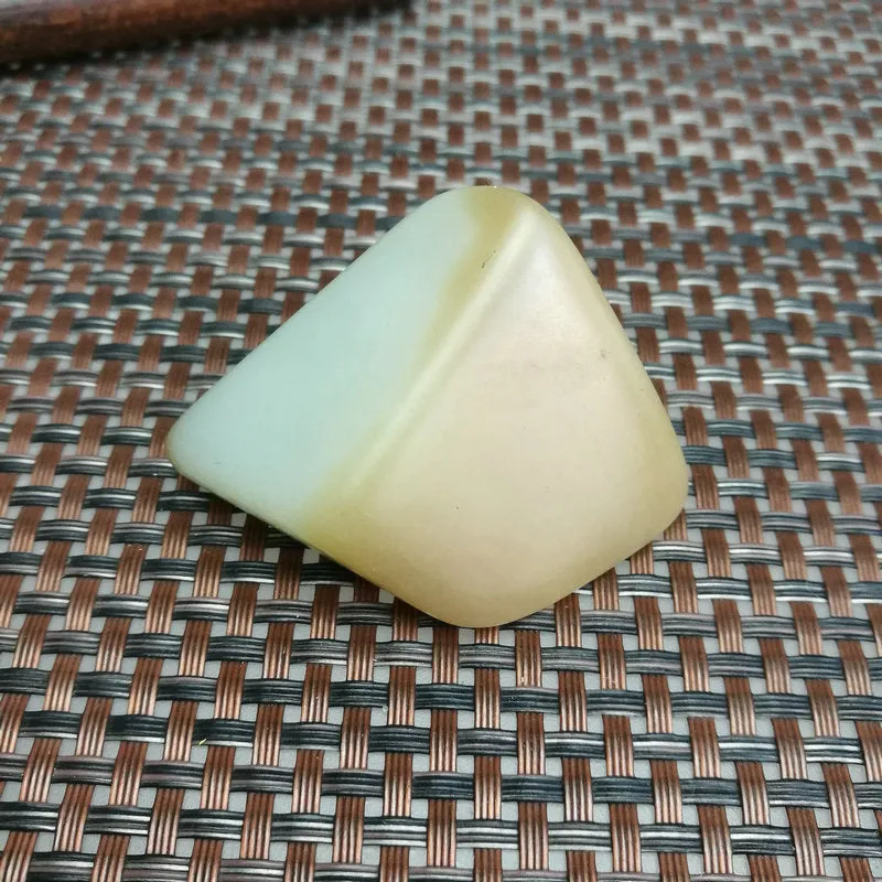 Natural Hetian Jade Rough Nephrite Raw (63g,3.8X3X3.5cm)