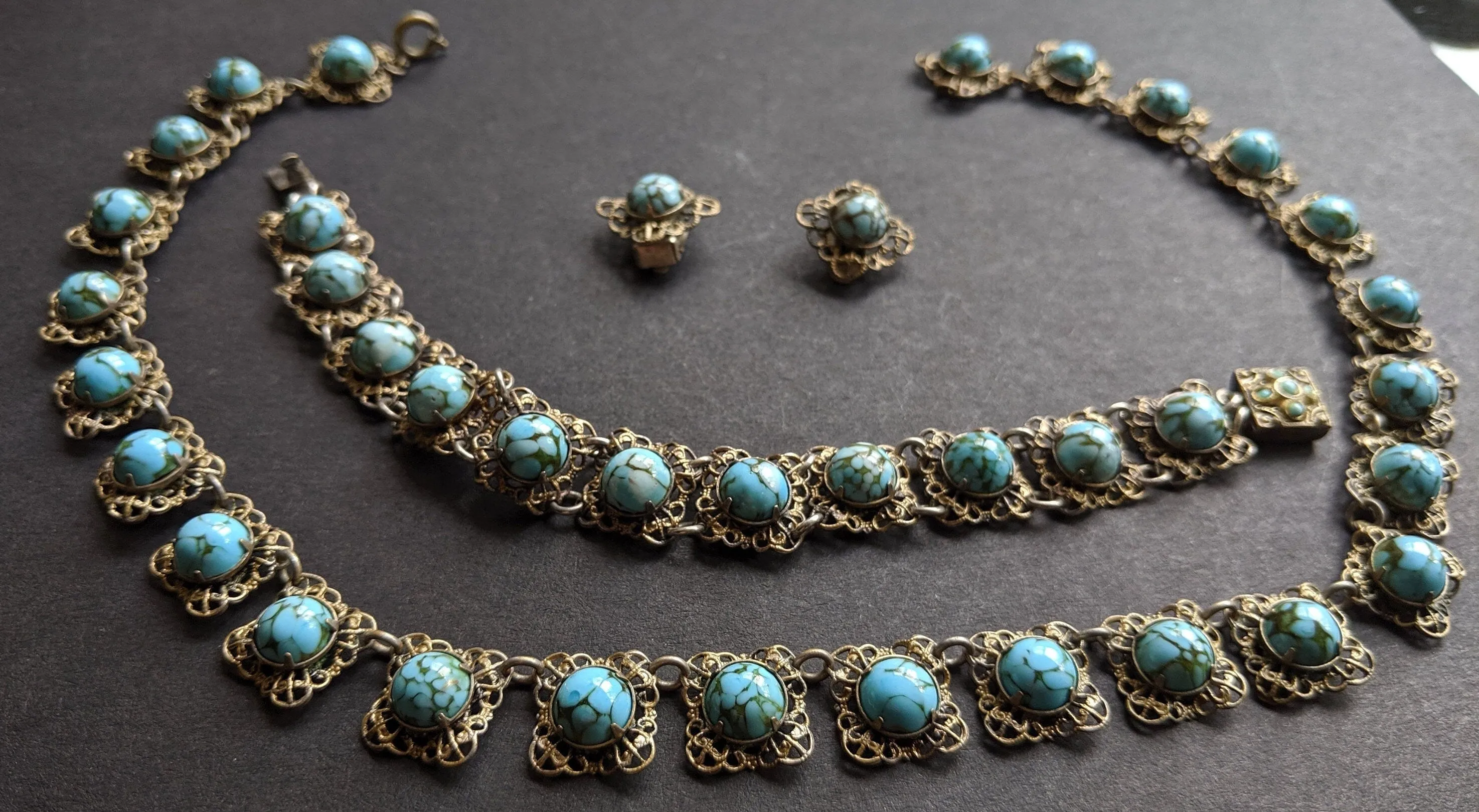 Vintage Art Deco Czech glass faux turquoise cabochon and gold tone filigree riviere panel necklace, bracelet & clip on earrings parure set