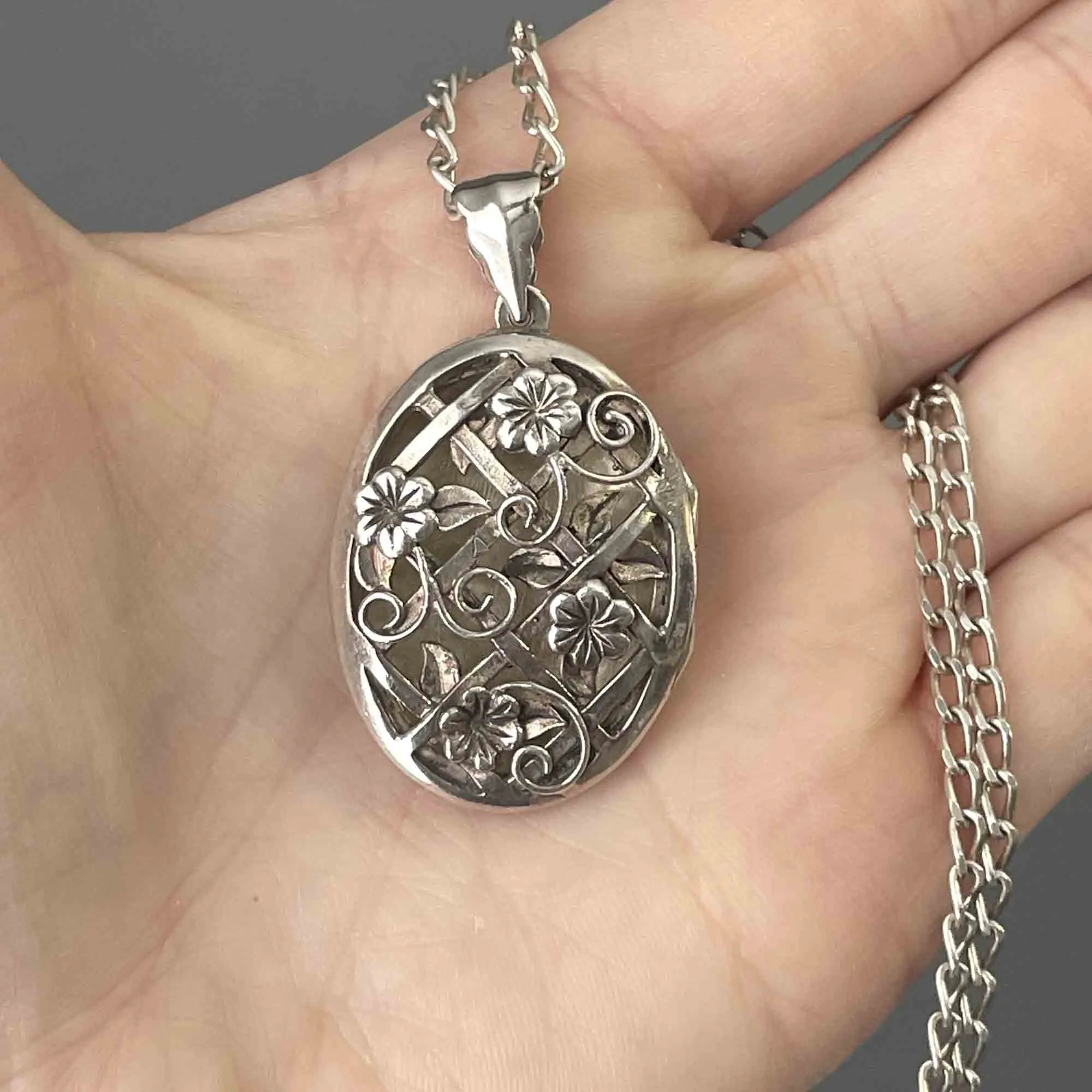 Vintage Art Nouveau Style Silver Floral Vinaigrette Locket Necklace